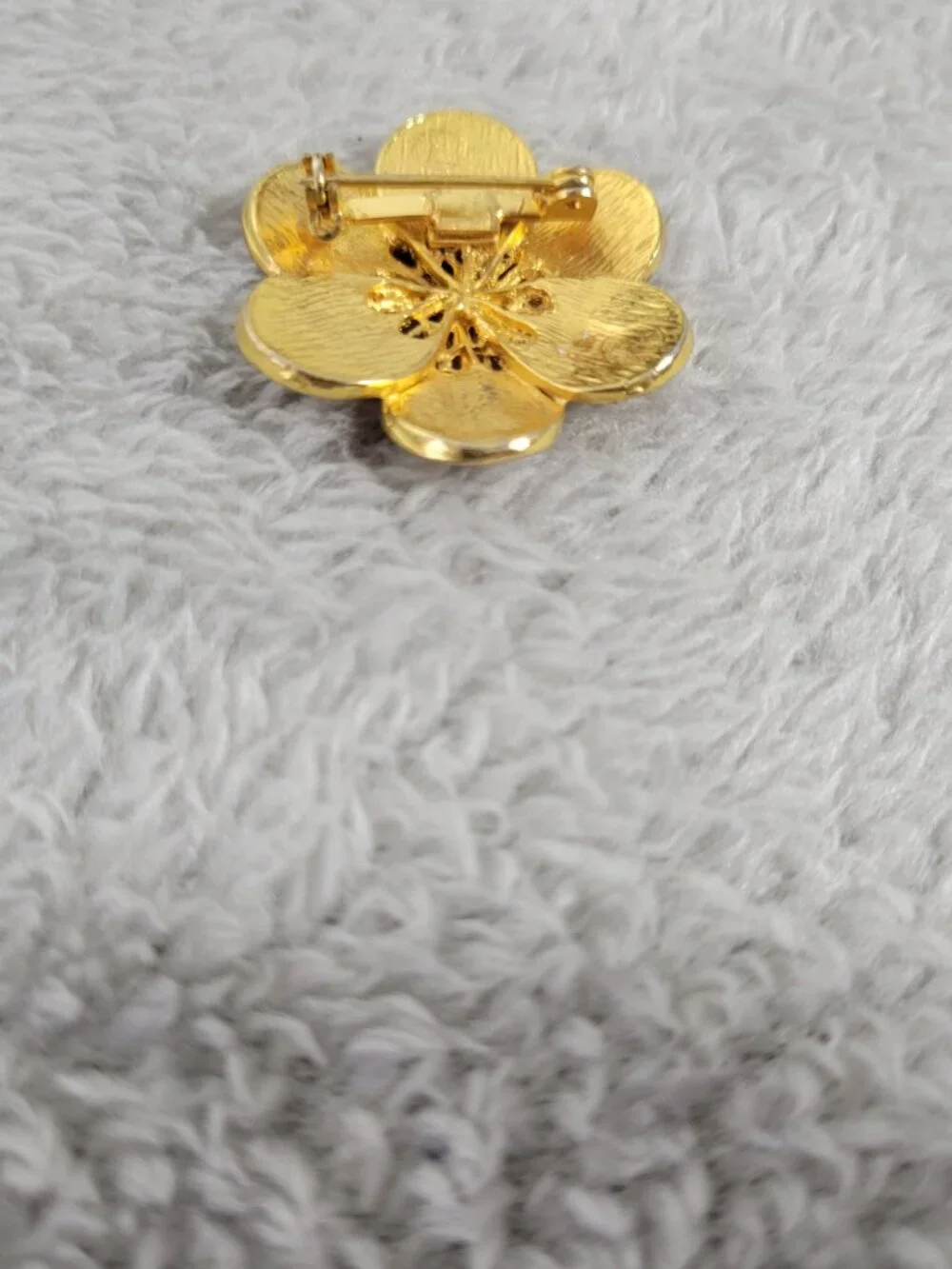 Vintage Style Yellow Enamel Flower Brooch Gold Tone Filigree Floral Pin P8E